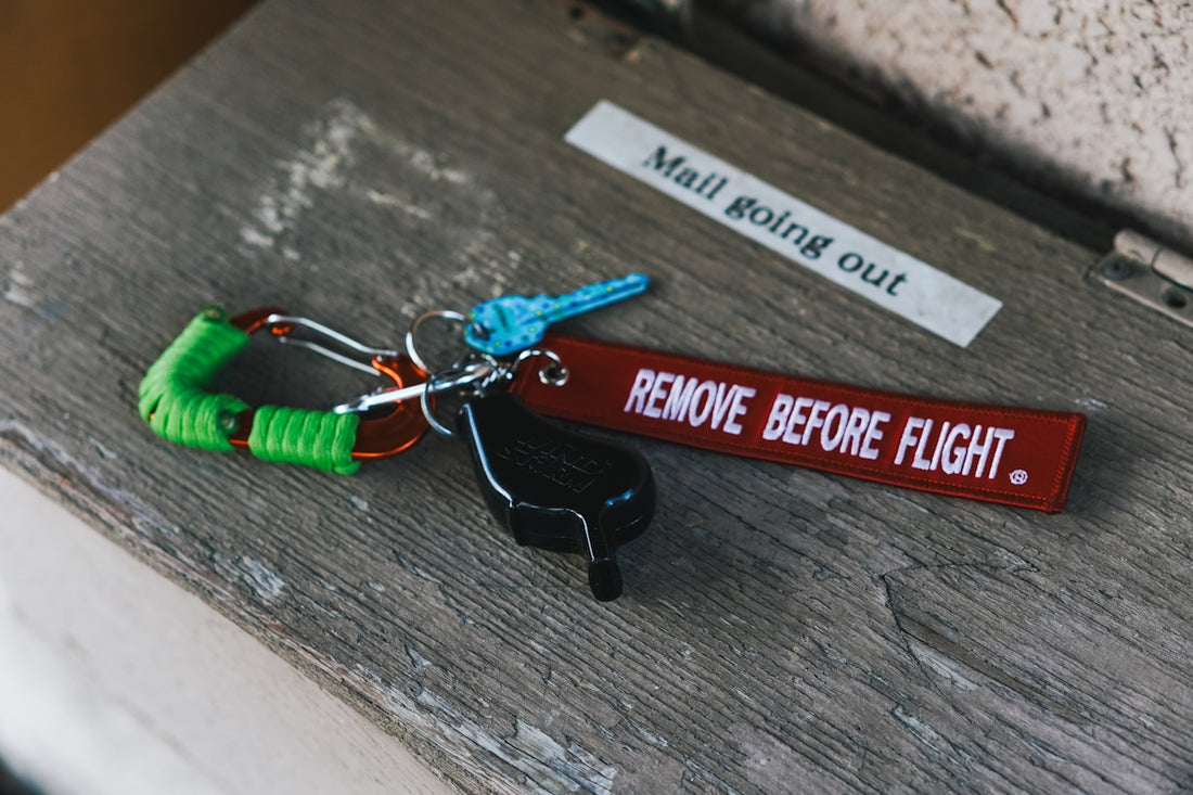 a keychain that says remove before flight