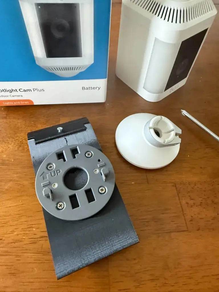 Vinyl Siding Mount | Outdoor Cameras | Screwless for Siding 3-5in Including Dutch Lap