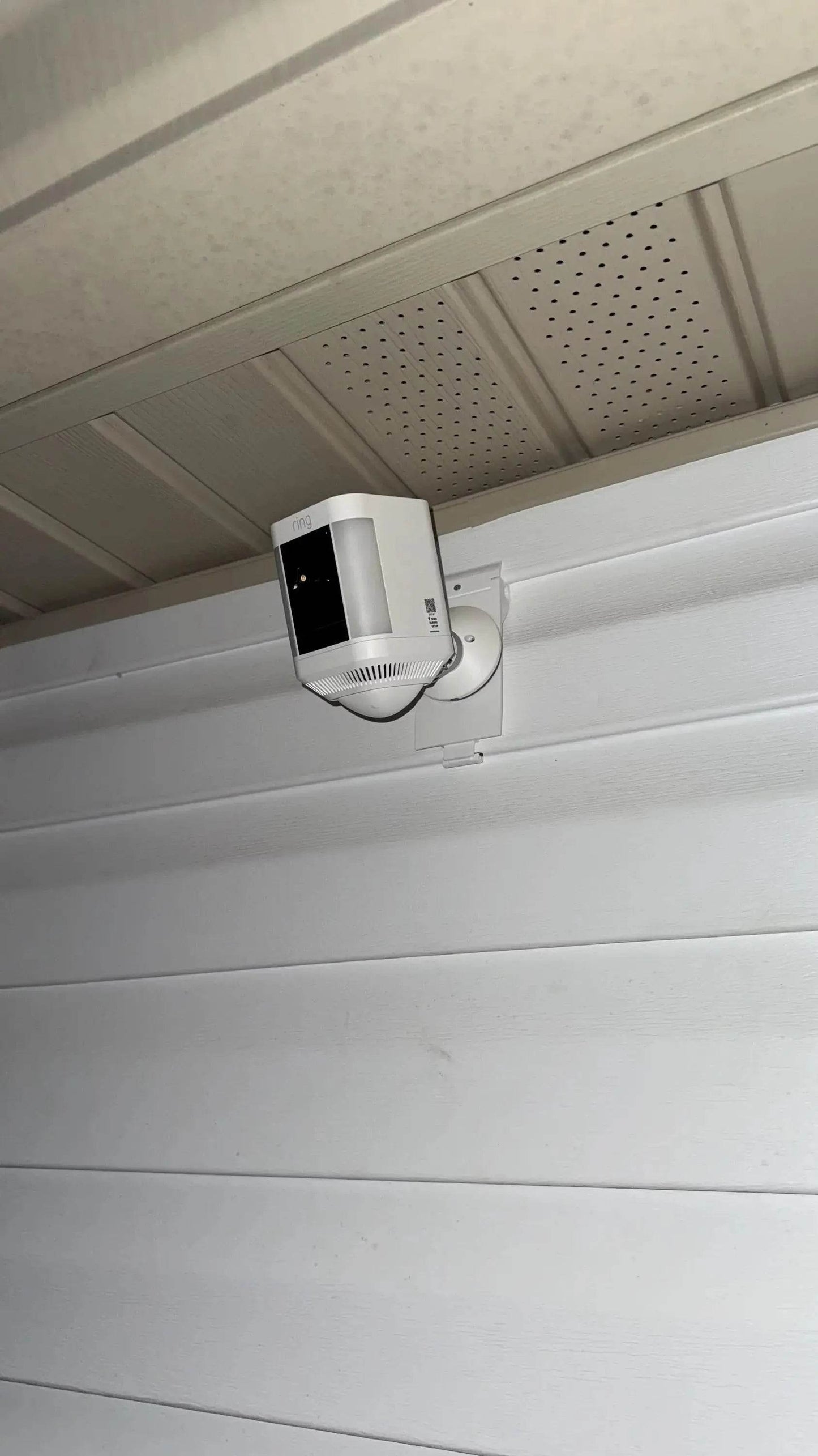 Vinyl Siding Mount | Outdoor Cameras | Screwless for Siding 3-5in Including Dutch Lap